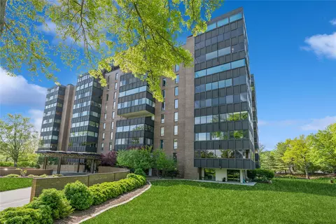3131 Fleur Dr #803, Des Moines, IA 50321