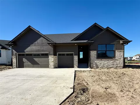 2516 NW North Creek Ct, Ankeny, IA 50023