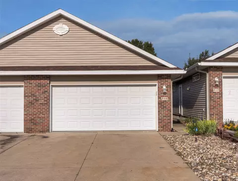 715 Kitterman Cir, Norwalk, IA 50211
