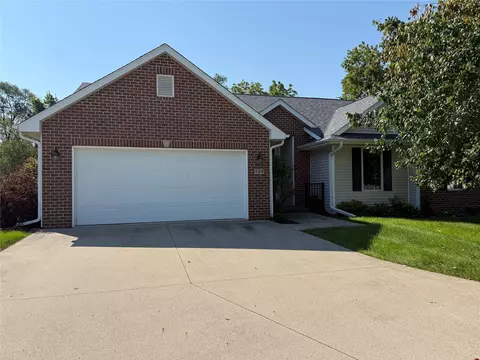900 E Filmore St, Winterset, IA 50273