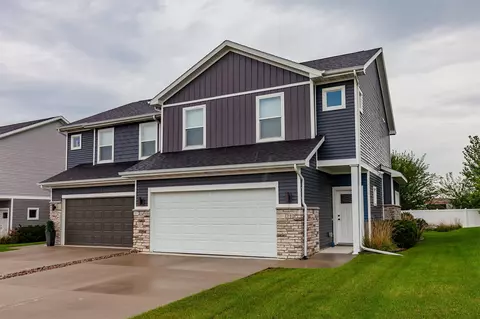 212 Larson Dr, Huxley, IA 50124