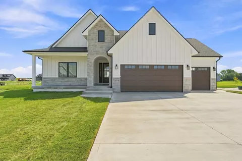 1918 NE Pine Lake Cir, Ankeny, IA 50021