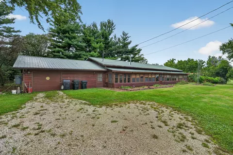 225 SW Walnut Ave, Earlham, IA 50072