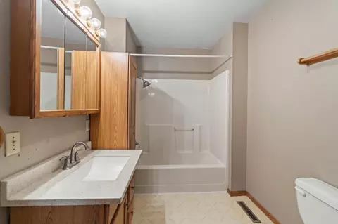 Bath - 206 Warner St, Colo, IA 50056 photo 1 of 1
