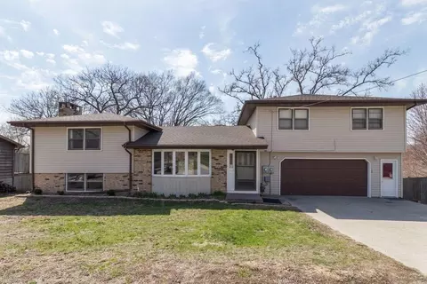 212 7th St, Nevada, IA 50201