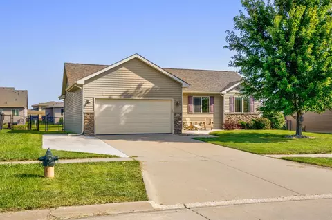 808 NW Reinhart Dr, Ankeny, IA 50023