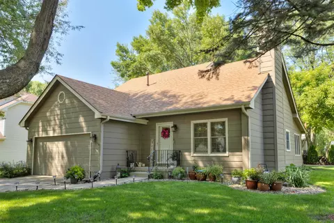 5413 Woodland Ave, West Des Moines, IA 50266