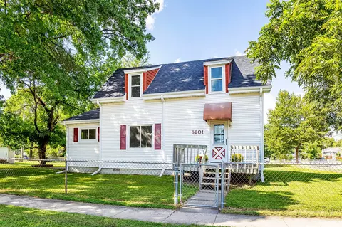 6201 Winona Ave, Des Moines, IA 50312