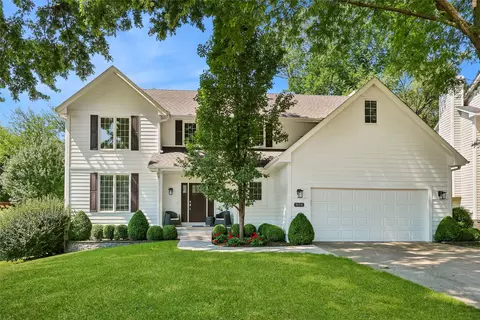 918 57th St, West Des Moines, IA 50266