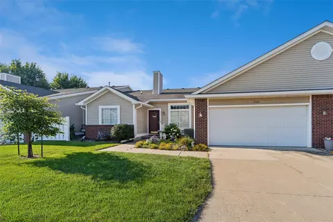 9508 Garnet Ln, Johnston, IA 50131