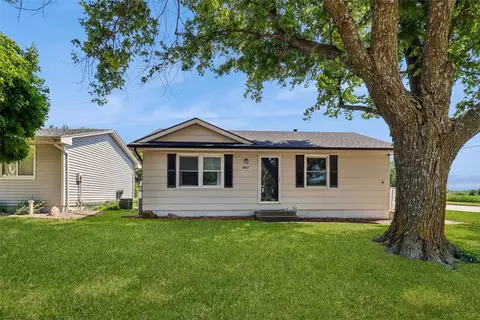 3817 SE 23rd St, Des Moines, IA 50320