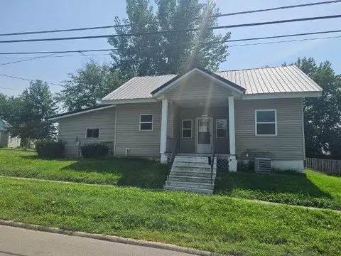 1512 Osceola Ave, Chariton, IA 50049