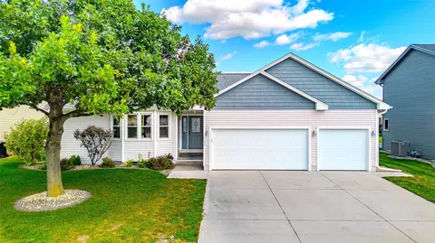 1635 Ashwood Dr, Altoona, IA 50009