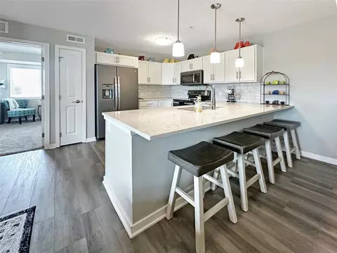 4837 86th St #24, Urbandale, IA 50322