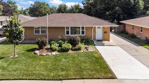 1824 Hillside St, West Des Moines, IA 50265
