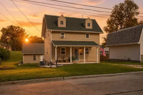 610 1st St S, Newton, IA 50208