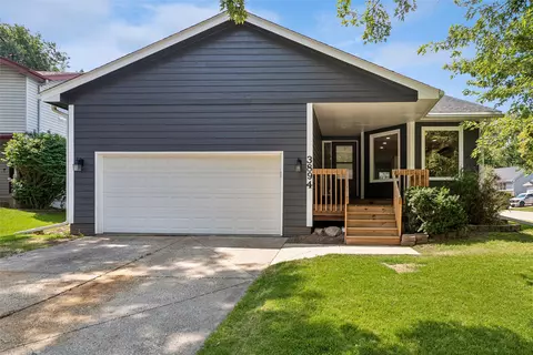 3894 92nd Dr, Urbandale, IA 50322