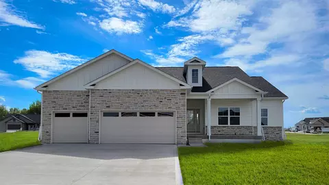 620 NW Concord Ln, Waukee, IA 50263