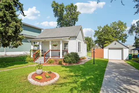 313 9th St, West Des Moines, IA 50265
