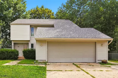 307 38th St, West Des Moines, IA 50265