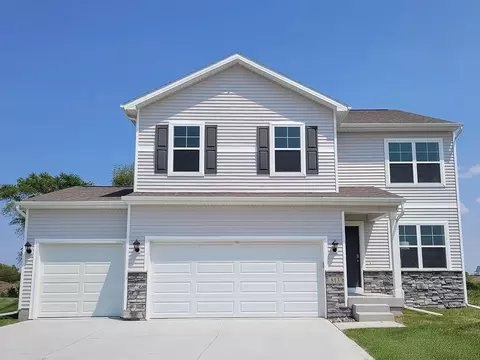 919 33rd St SE, Altoona, IA 50009
