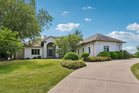 4200 Cherrywood Ct, West Des Moines, IA 50265