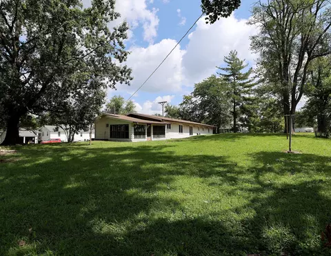 Exterior - 804 Ilion Ave, Chariton, IA 50049 photo 5 of 7