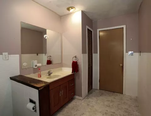 Bath - 804 Ilion Ave, Chariton, IA 50049 photo 3 of 3