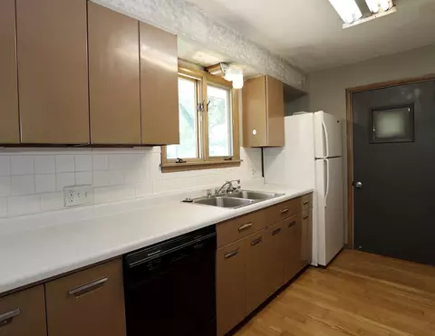 Kitchen - 804 Ilion Ave, Chariton, IA 50049 photo 3 of 3