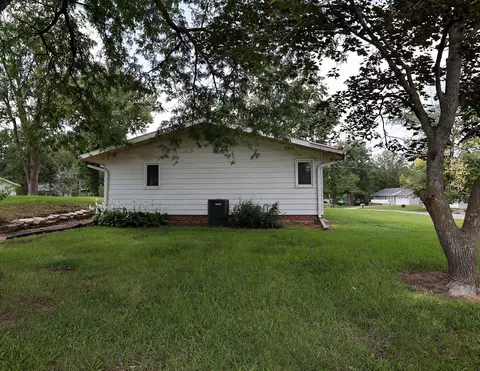 Exterior - 804 Ilion Ave, Chariton, IA 50049 photo 7 of 7