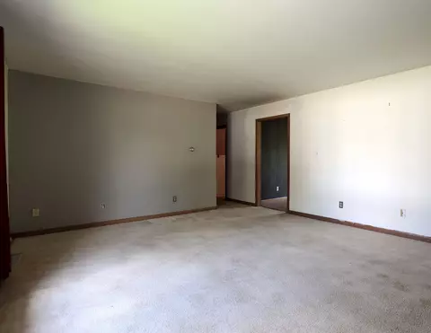 Living - 804 Ilion Ave, Chariton, IA 50049 photo 3 of 6