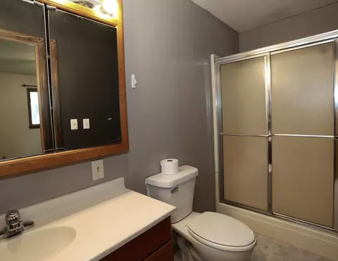 Bath - 804 Ilion Ave, Chariton, IA 50049 photo 1 of 3