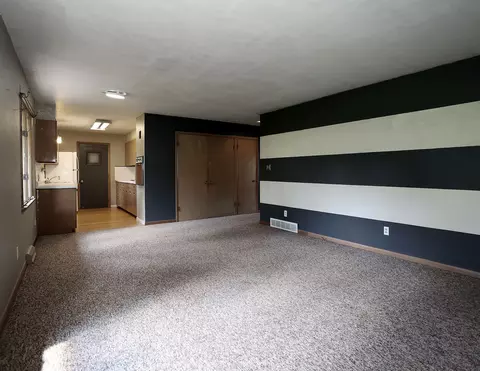 Living - 804 Ilion Ave, Chariton, IA 50049 photo 5 of 6