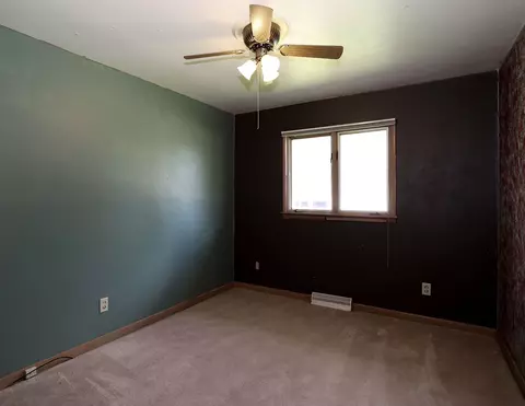 Bedroom - 804 Ilion Ave, Chariton, IA 50049 photo 4 of 5