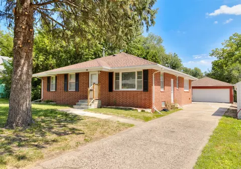 617 13th St, West Des Moines, IA 50265