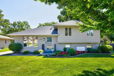 4517 69th St, Urbandale, IA 50322