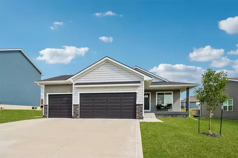 417 Coyote St, Mitchellville, IA 50169