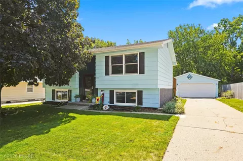 1611 W Clinton Ave, Indianola, IA 50125