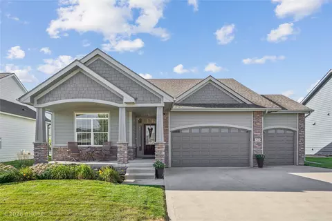 9126 Wellington Dr, West Des Moines, IA 50266