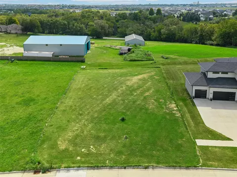 70 NW Alderleaf Dr, Waukee, IA 50263 photo 5