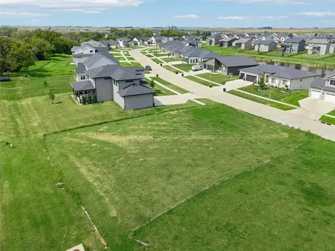 70 NW Alderleaf Dr, Waukee, IA 50263 photo 7