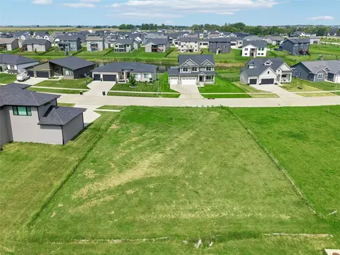 70 NW Alderleaf Dr, Waukee, IA 50263 photo 8