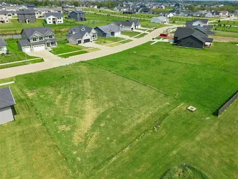 70 NW Alderleaf Dr, Waukee, IA 50263 photo 9