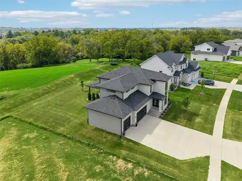70 NW Alderleaf Dr, Waukee, IA 50263 photo 3