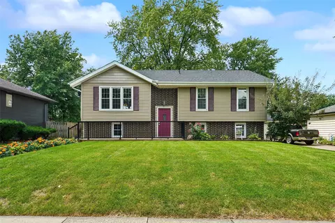 516 12th Ave NW, Altoona, IA 50009