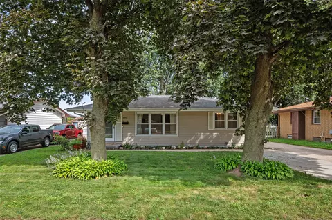 3301 E 26th St, Des Moines, IA 50317