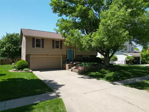 4520 78th St, Urbandale, IA 50322