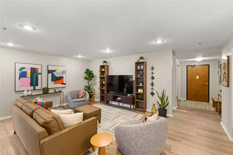 2880 Grand Ave #507, Des Moines, IA 50312