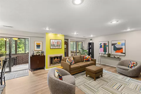 2880 Grand Ave #507, Des Moines, IA 50312