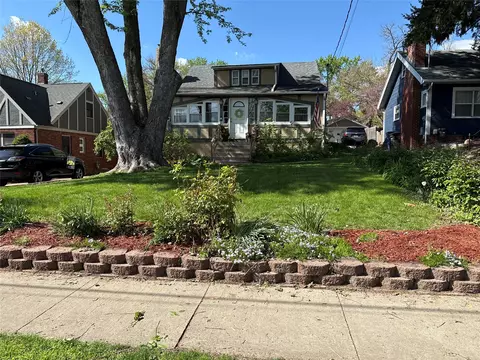 3711 Franklin Ave, Des Moines, IA 50310